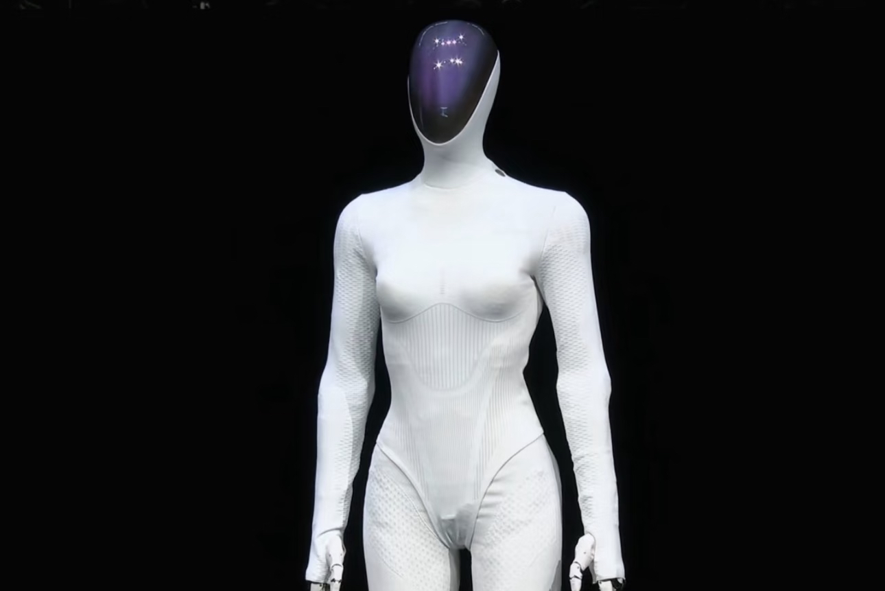 小鹏人形机器人